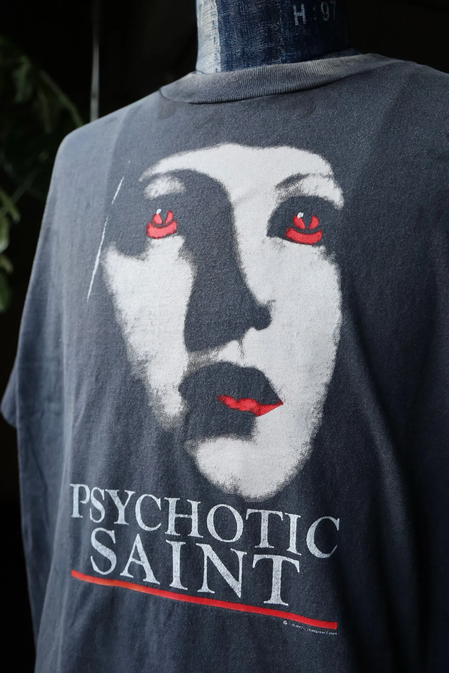 SAINT Mxxxxxx SS TEE/PSYCHOTIC SNT/BLK Gothic heavy metal rock style retro short-sleeved Mysterious woman's face printed distressed TEE Washed black S-XL Same as the original version Cylindrical side seam OE yarn fabric Garment dyeing Faded by heavy washing Bust plaster faded Correct version Matching of original accessories